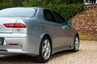 Foto 50 di 111: Alfa Romeo 156 3.2 GTA Berlina “in Grigio Sterling”