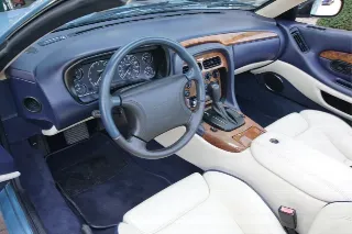 Foto 28 di 134: Aston Martin DB7 Vantage Volante “The gift from Coca-Cola”