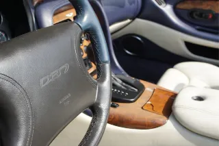 Foto 97 di 134: Aston Martin DB7 Vantage Volante “The gift from Coca-Cola”