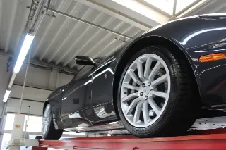 Foto 10 di 91: Aston Martin Vanquish 5.9 V12 “11.800 Miles”