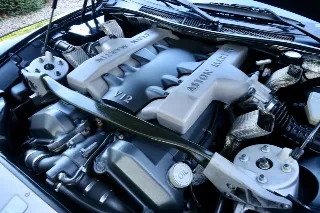 Foto 4 di 103: Aston Martin V12 Vanquish “Low mileage”