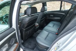 Foto 100 di 125: BMW 750i Luxurious and stylish “70.745 kms history”