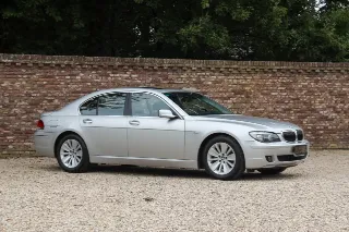 Foto 101 di 125: BMW 750i Luxurious and stylish “70.745 kms history”