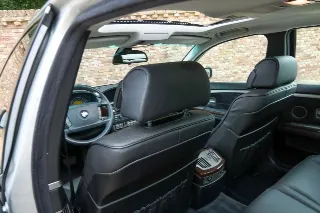 Foto 107 di 125: BMW 750i Luxurious and stylish “70.745 kms history”