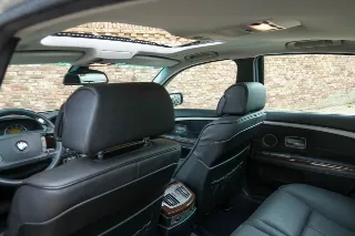 Foto 109 di 125: BMW 750i Luxurious and stylish “70.745 kms history”