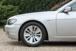 Foto 111 di 125: BMW 750i Luxurious and stylish “70.745 kms history”