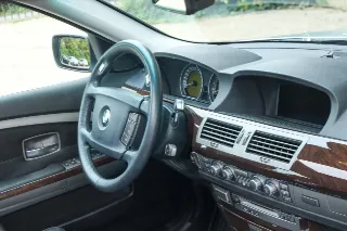 Foto 120 di 125: BMW 750i Luxurious and stylish “70.745 kms history”