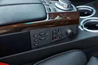 Foto 122 di 125: BMW 750i Luxurious and stylish “70.745 kms history”
