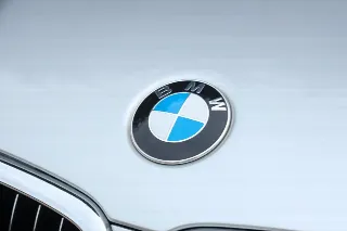 Foto 16 di 125: BMW 750i Luxurious and stylish “70.745 kms history”