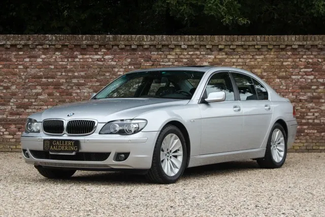 BMW 750i Luxurious and stylish “70.745 kms history”