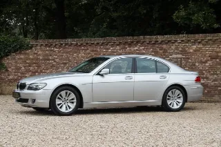 Foto 26 di 125: BMW 750i Luxurious and stylish “70.745 kms history”