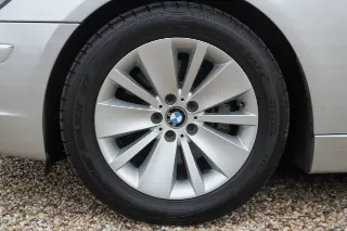Foto 33 di 125: BMW 750i Luxurious and stylish “70.745 kms history”