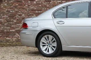 Foto 37 di 125: BMW 750i Luxurious and stylish “70.745 kms history”