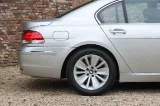 Foto 38 di 125: BMW 750i Luxurious and stylish “70.745 kms history”