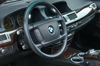 Foto 42 di 125: BMW 750i Luxurious and stylish “70.745 kms history”