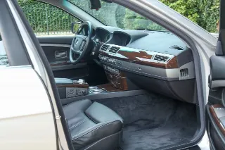 Foto 44 di 125: BMW 750i Luxurious and stylish “70.745 kms history”
