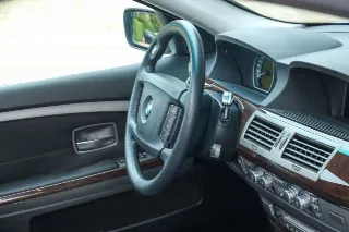 Foto 48 di 125: BMW 750i Luxurious and stylish “70.745 kms history”