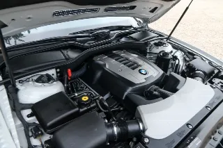 Foto 50 di 125: BMW 750i Luxurious and stylish “70.745 kms history”