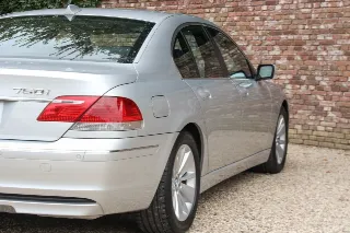 Foto 53 di 125: BMW 750i Luxurious and stylish “70.745 kms history”