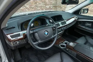 Foto 54 di 125: BMW 750i Luxurious and stylish “70.745 kms history”