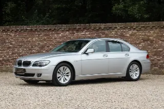 Foto 56 di 125: BMW 750i Luxurious and stylish “70.745 kms history”