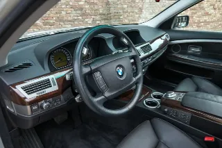 Foto 57 di 125: BMW 750i Luxurious and stylish “70.745 kms history”