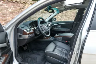 Foto 58 di 125: BMW 750i Luxurious and stylish “70.745 kms history”
