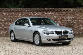 Foto 59 di 125: BMW 750i Luxurious and stylish “70.745 kms history”