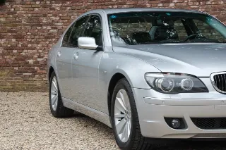Foto 62 di 125: BMW 750i Luxurious and stylish “70.745 kms history”