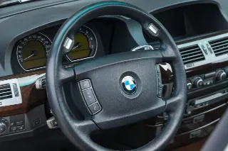 Foto 63 di 125: BMW 750i Luxurious and stylish “70.745 kms history”