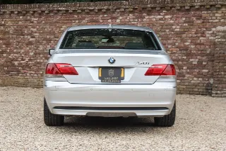 Foto 6 di 125: BMW 750i Luxurious and stylish “70.745 kms history”