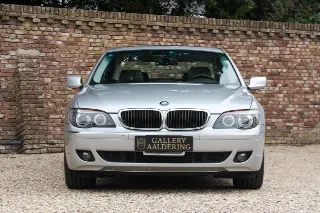 Foto 73 di 125: BMW 750i Luxurious and stylish “70.745 kms history”