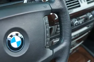 Foto 74 di 125: BMW 750i Luxurious and stylish “70.745 kms history”