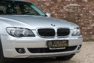 Foto 75 di 125: BMW 750i Luxurious and stylish “70.745 kms history”