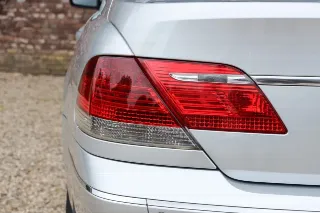 Foto 77 di 125: BMW 750i Luxurious and stylish “70.745 kms history”