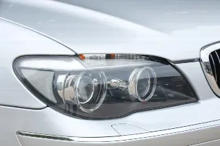 Foto 83 di 125: BMW 750i Luxurious and stylish “70.745 kms history”