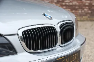 Foto 85 di 125: BMW 750i Luxurious and stylish “70.745 kms history”