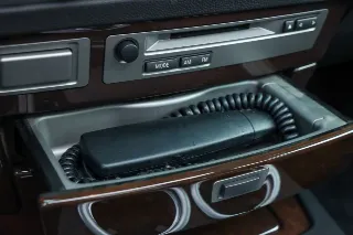 Foto 86 di 125: BMW 750i Luxurious and stylish “70.745 kms history”
