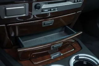 Foto 88 di 125: BMW 750i Luxurious and stylish “70.745 kms history”