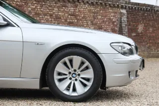 Foto 89 di 125: BMW 750i Luxurious and stylish “70.745 kms history”