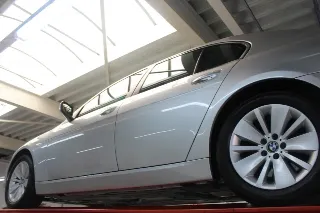 Foto 8 di 125: BMW 750i Luxurious and stylish “70.745 kms history”