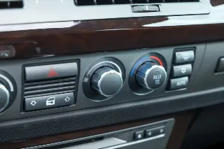 Foto 93 di 125: BMW 750i Luxurious and stylish “70.745 kms history”
