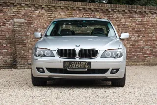 Foto 94 di 125: BMW 750i Luxurious and stylish “70.745 kms history”