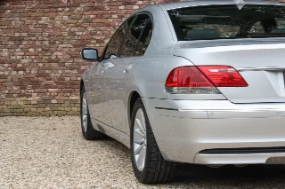 Foto 98 di 125: BMW 750i Luxurious and stylish “70.745 kms history”
