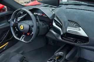 Foto 54 di 138: Ferrari SF90 XX Spider “Dealer mileage only – It’s new” EXCL. VAT, NETTO!