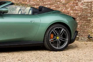 Foto 35 di 123: Ferrari Roma Spider “Verde Dora”