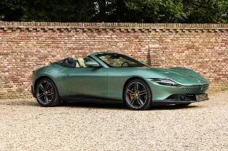 Foto 61 di 123: Ferrari Roma Spider “Verde Dora”