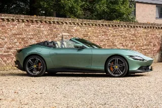 Foto 65 di 123: Ferrari Roma Spider “Verde Dora”