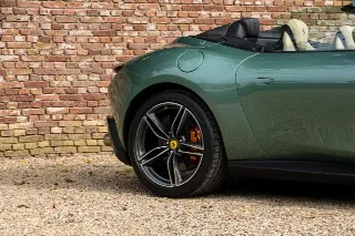 Foto 67 di 123: Ferrari Roma Spider “Verde Dora”