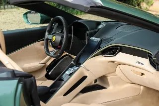 Foto 68 di 123: Ferrari Roma Spider “Verde Dora”